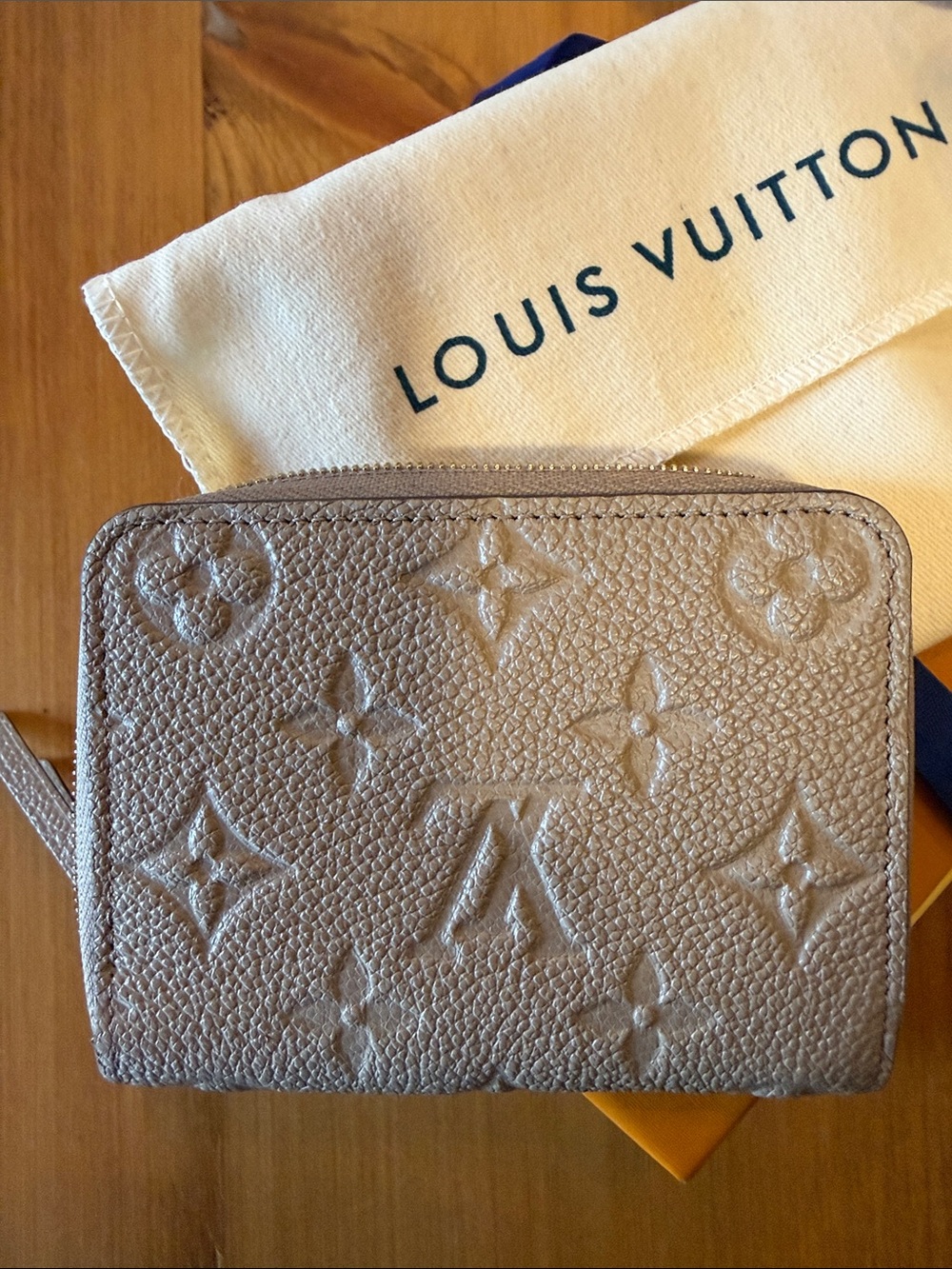 Louis Vuitton  Empreinte Leather Monogram Zippy Wallet in Turtledove
